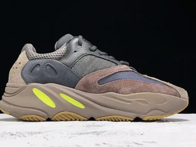 700 Adidas Yeezy EE9614 Boost Runner 